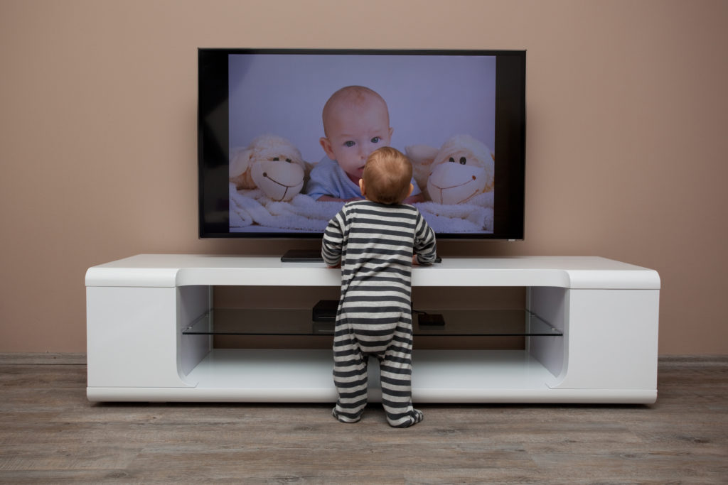Il bambino piccolo e la televisione